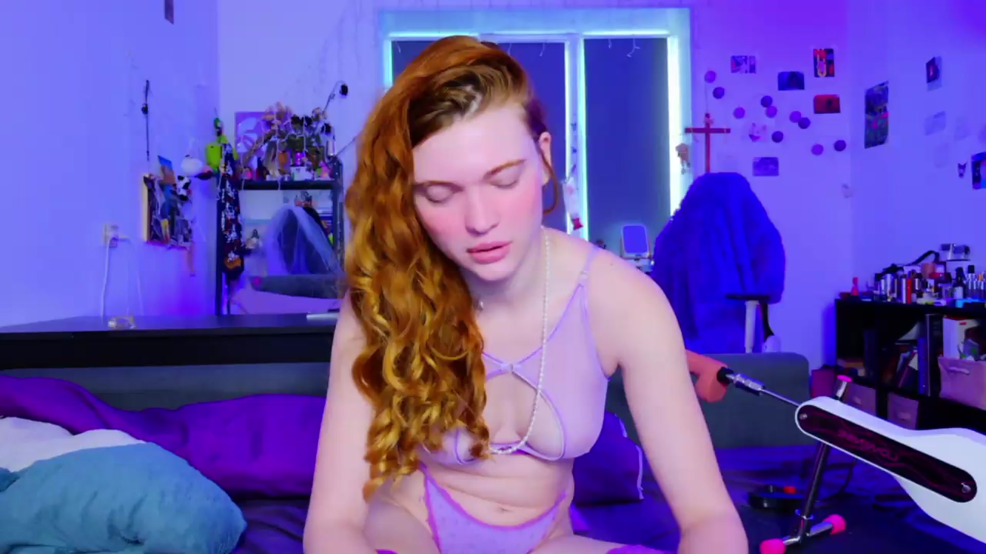 Gallery image thumbnail from Annaroxann's myfreecams stream on, 08/03/2026, 06:26 image 17 of 20