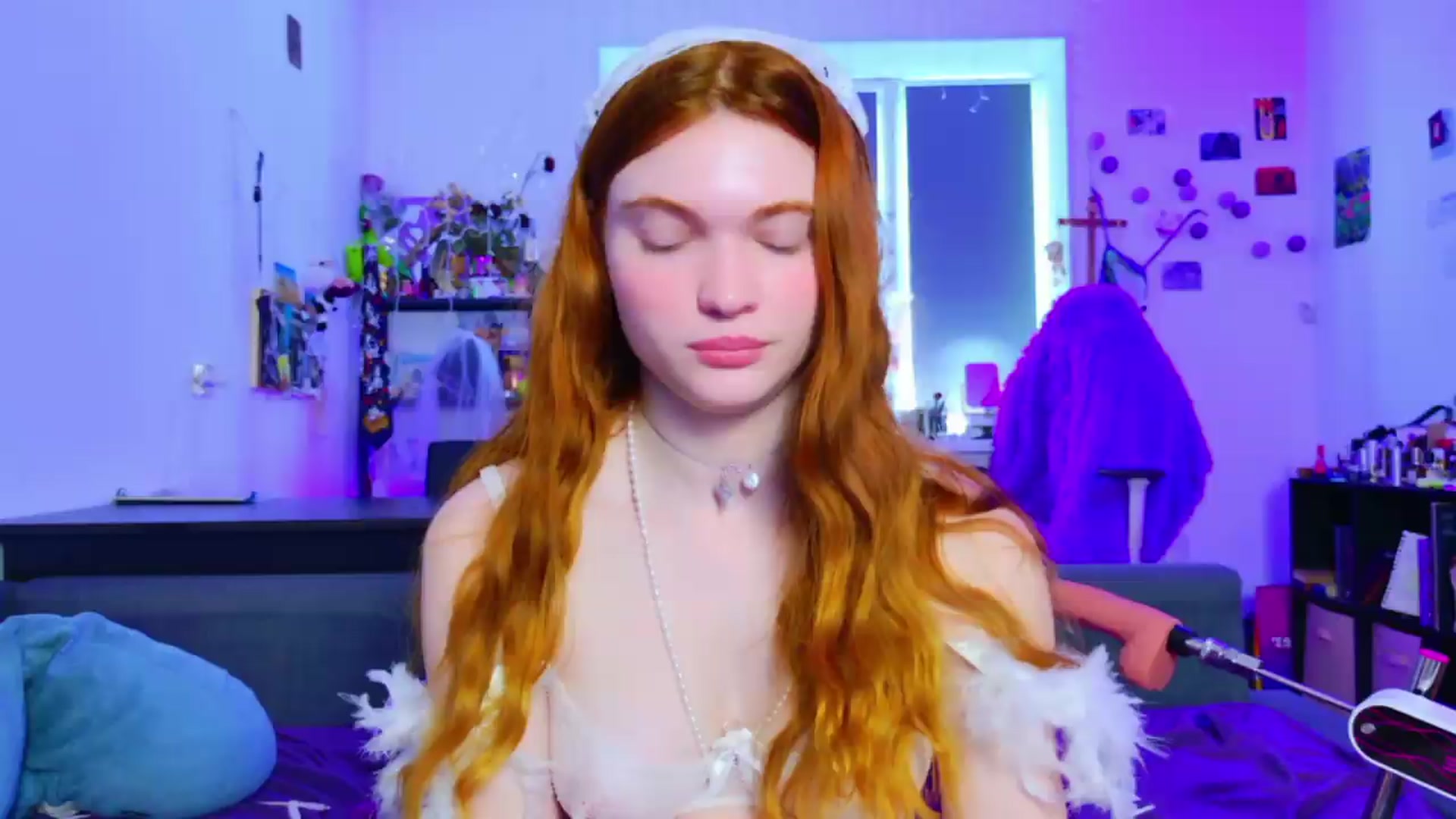 Gallery image thumbnail from Annaroxann's myfreecams stream on, 08/05/2026, 10:18 image 1 of 20