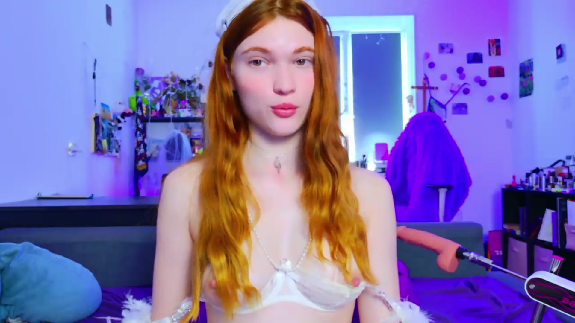 Gallery image thumbnail from Annaroxann's myfreecams stream on, 08/05/2026, 10:18 image 6 of 20