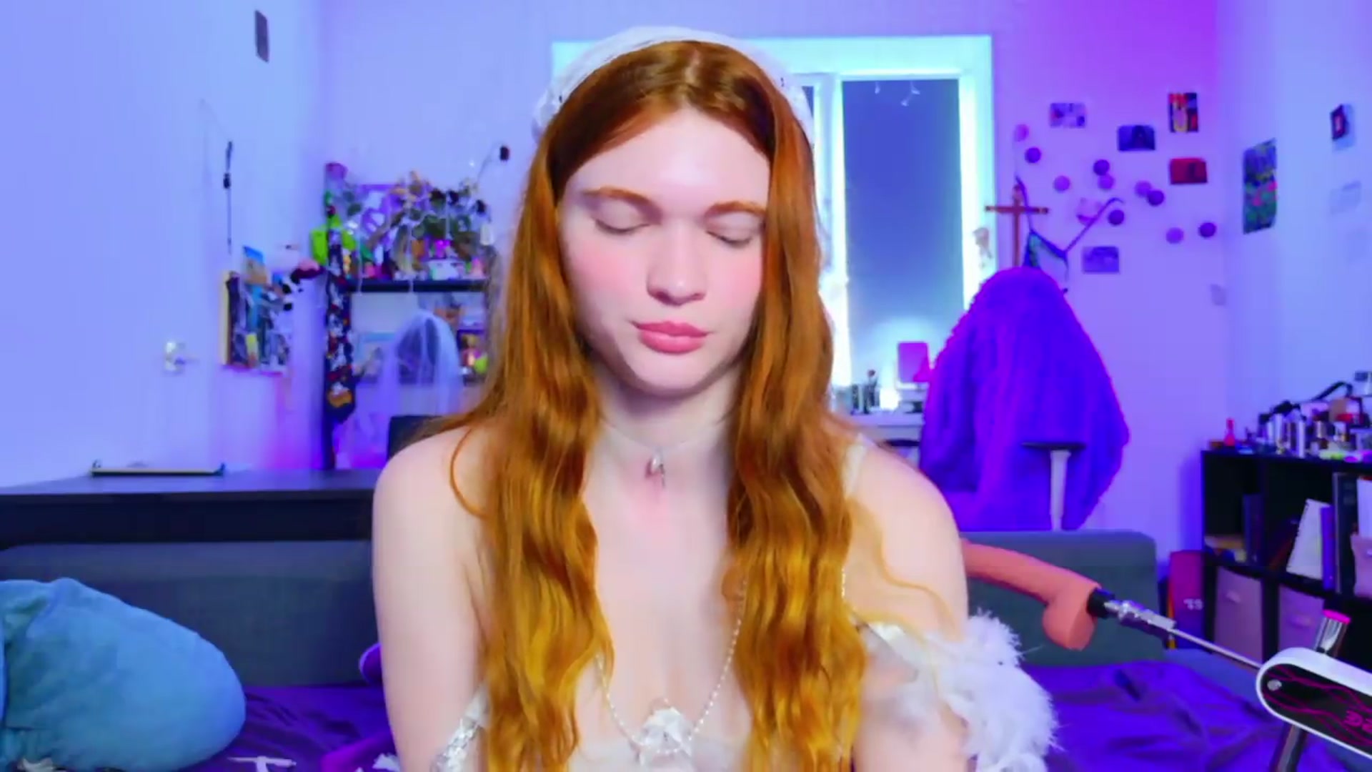 Gallery image thumbnail from Annaroxann's myfreecams stream on, 08/05/2026, 10:18 image 5 of 20