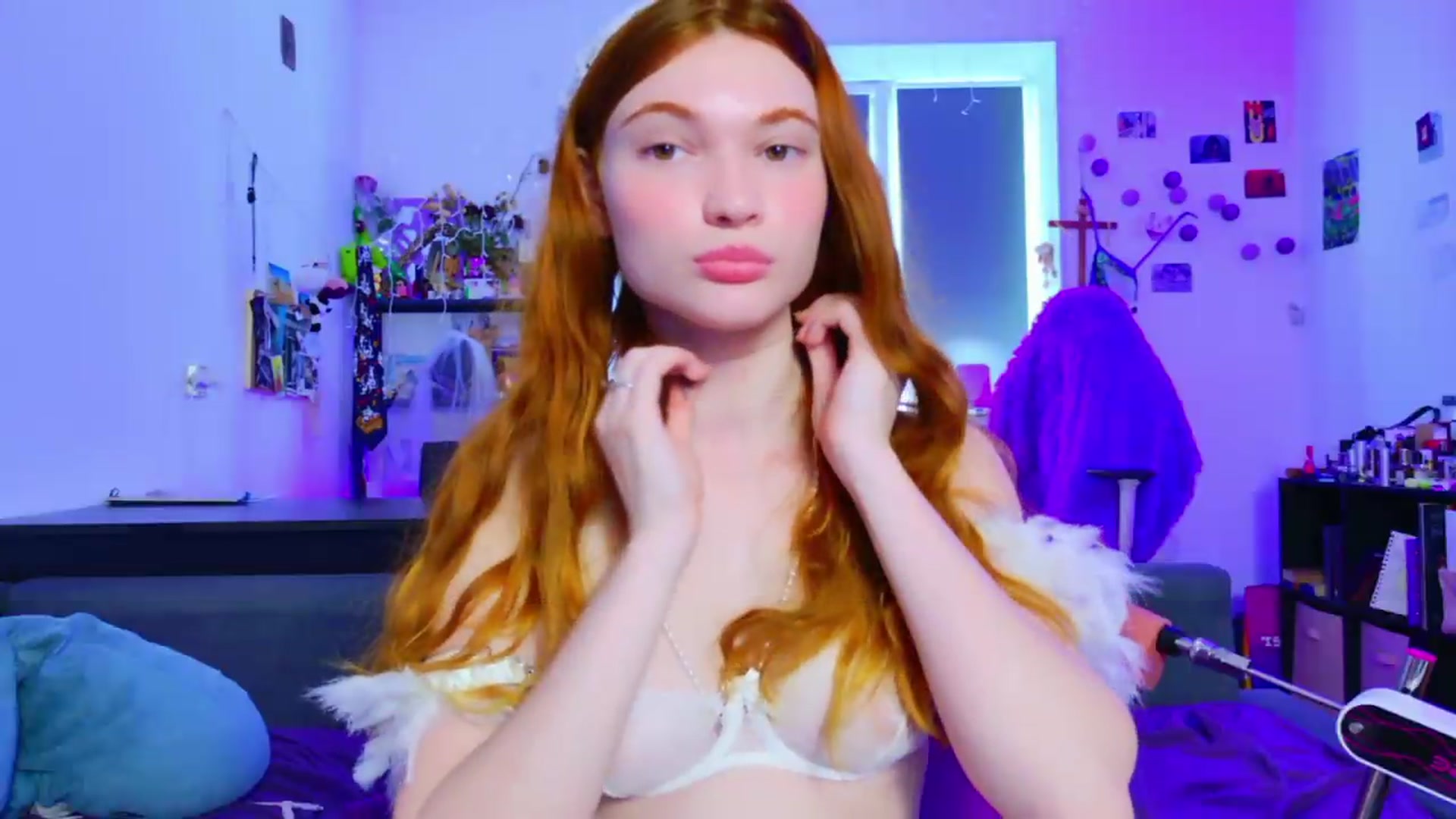 Gallery image thumbnail from Annaroxann's myfreecams stream on, 08/05/2026, 10:18 image 3 of 20