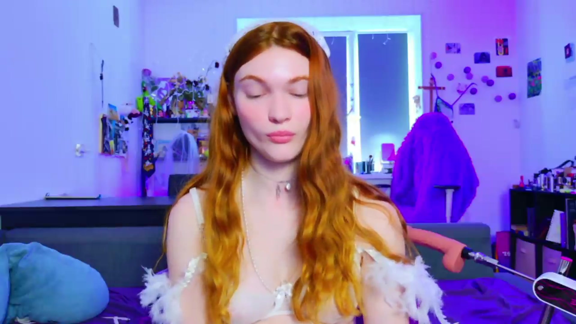Gallery image thumbnail from Annaroxann's myfreecams stream on, 08/05/2026, 10:18 image 2 of 20