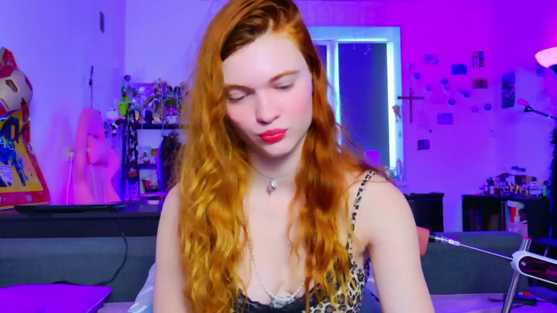 Gallery image thumbnail from Annaroxann's myfreecams stream on, 08/09/2026, 07:35 image 18 of 20