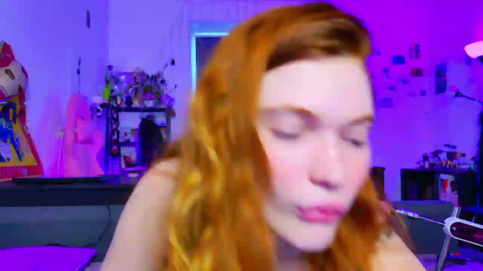 Gallery image thumbnail from Annaroxann's myfreecams stream on, 08/09/2026, 07:35 image 17 of 20
