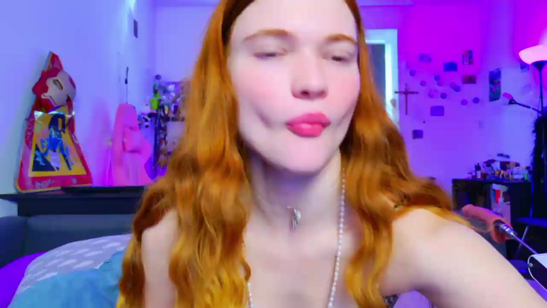 Gallery image thumbnail from Annaroxann's myfreecams stream on, 08/09/2026, 08:34 image 9 of 20