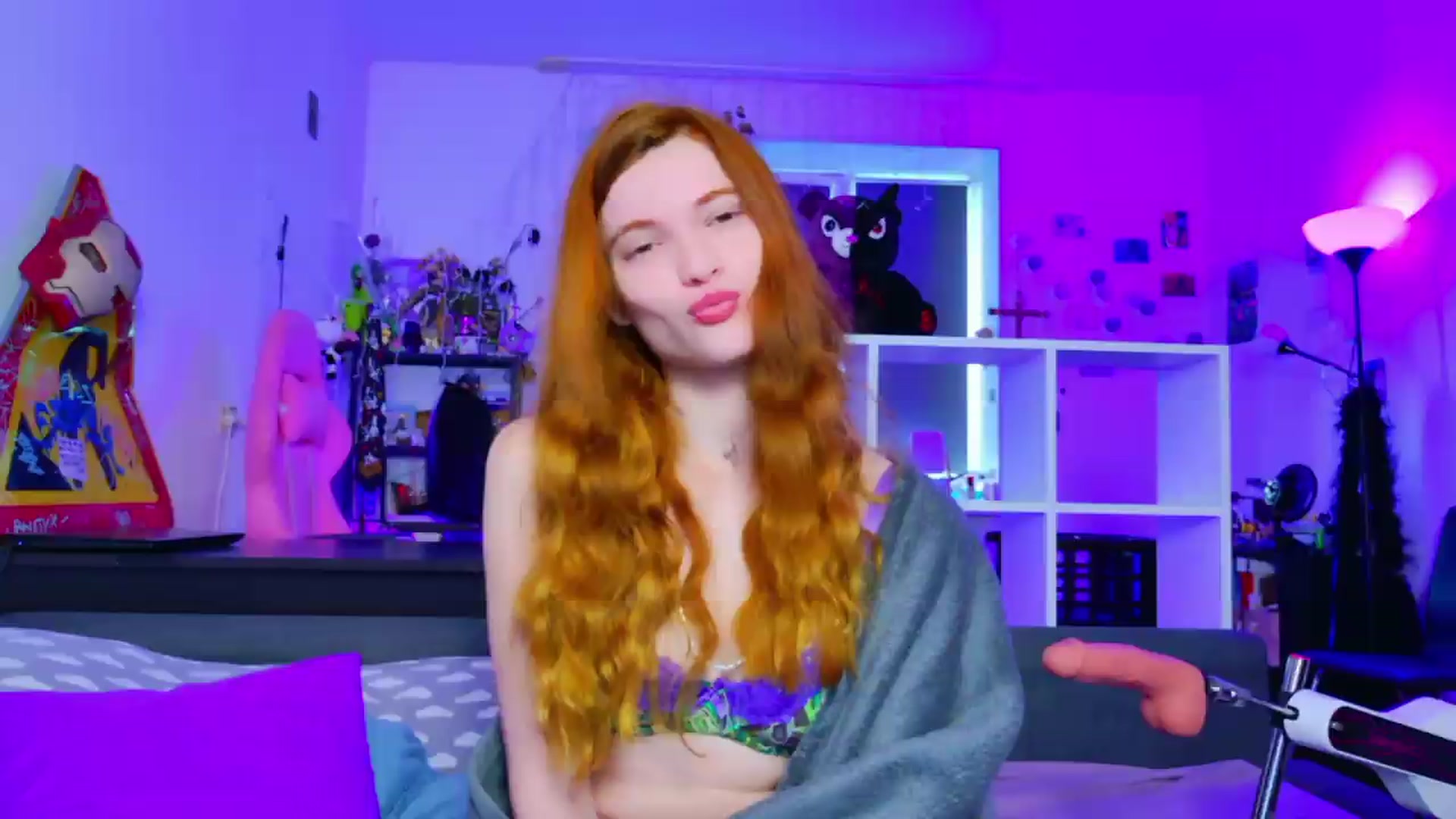 Gallery image thumbnail from Annaroxann's myfreecams stream on, 08/10/2026, 06:38 image 13 of 20