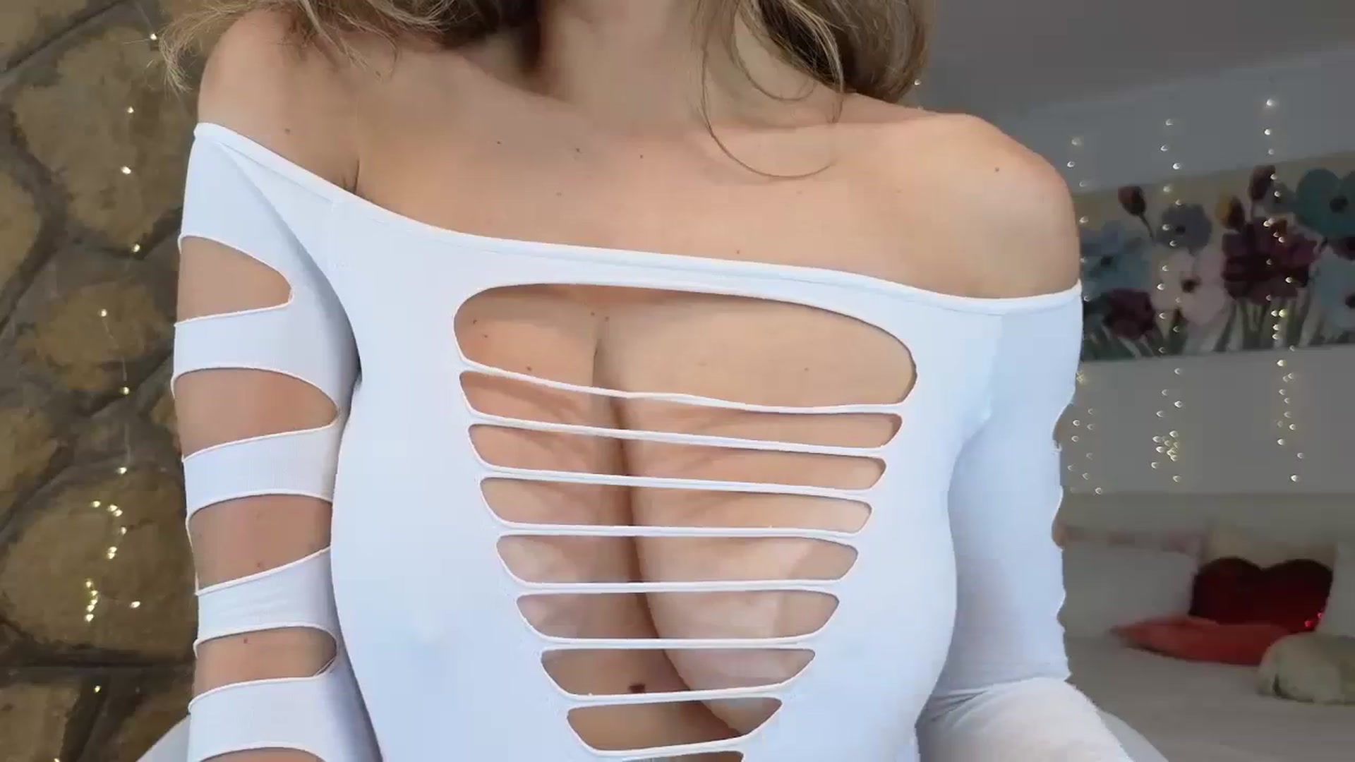 Gallery image thumbnail from AnnasBdayM's myfreecams stream on, 09/04/2023, 01:58 image 19 of 20
