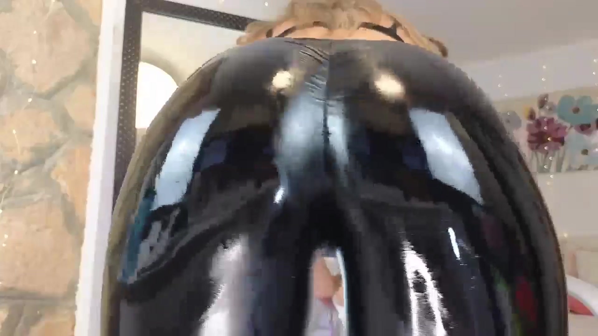 Gallery image thumbnail from AnnasBdayM's myfreecams stream on, 09/10/2024, 24:10 image 16 of 20