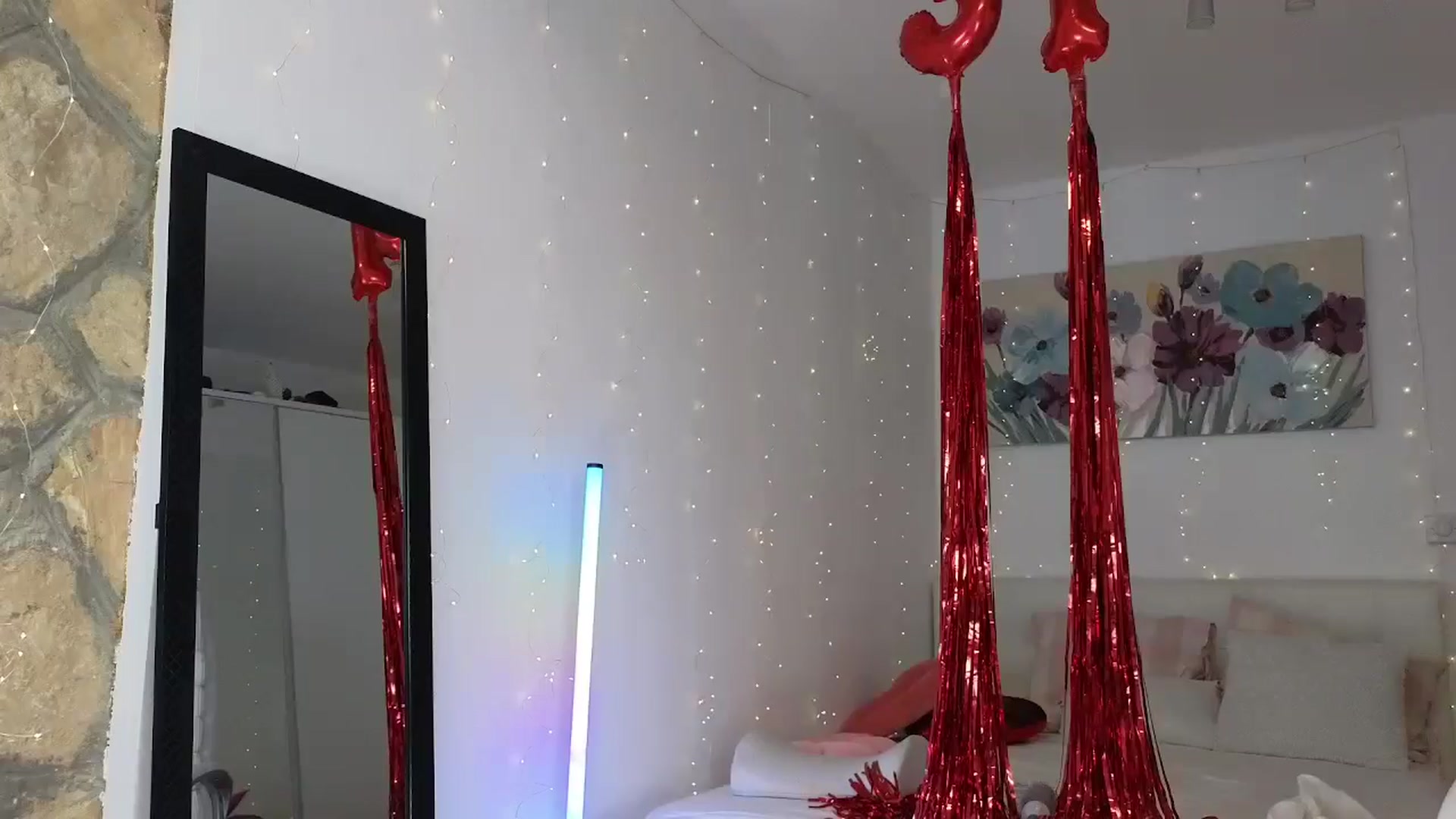 Gallery image thumbnail from AnnasBdayM's myfreecams stream on, 09/26/2024, 24:17 image 19 of 20