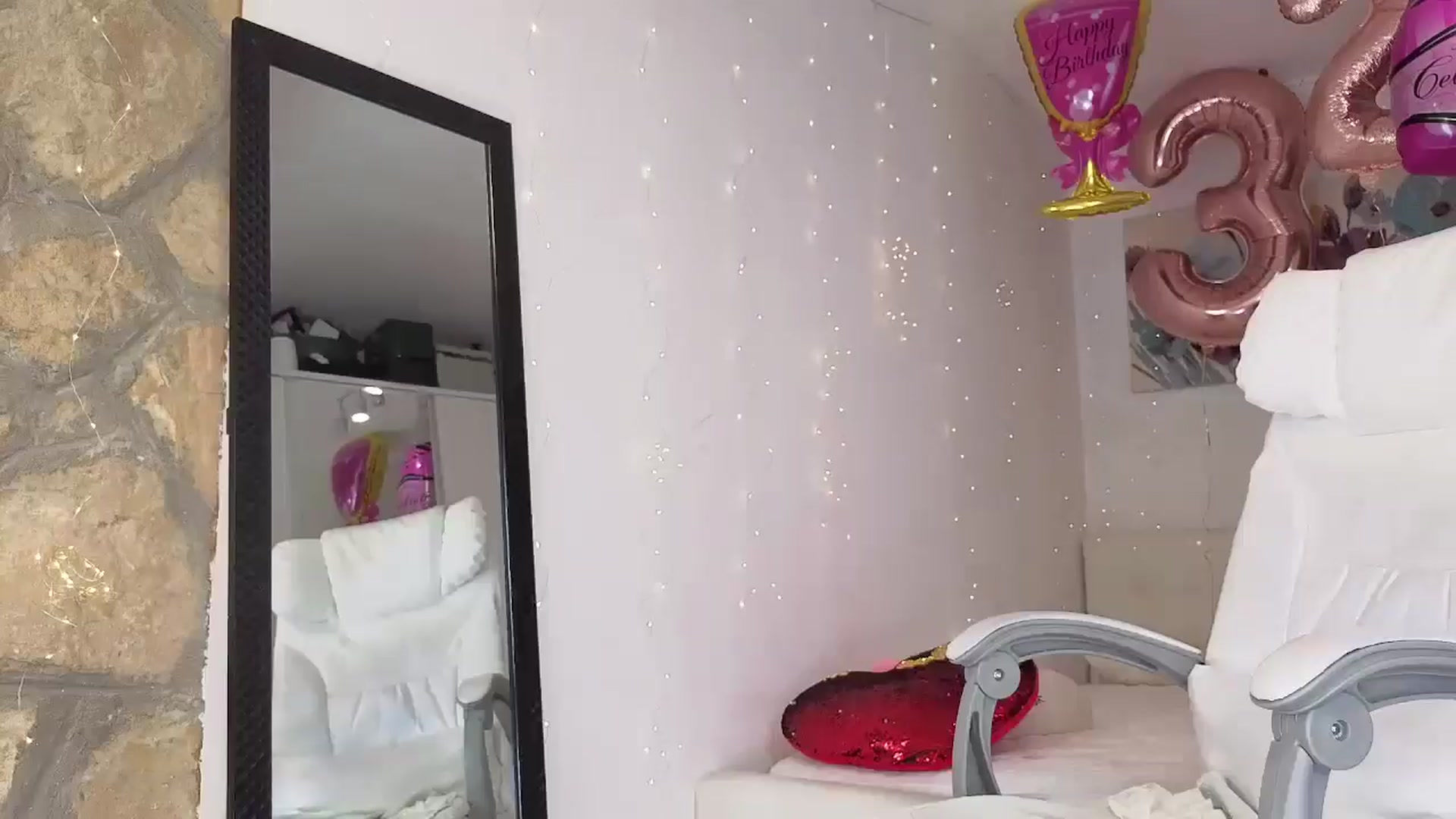 Gallery image thumbnail from AnnasBdayM's myfreecams stream on, 09/21/2025, 24:41 image 9 of 20