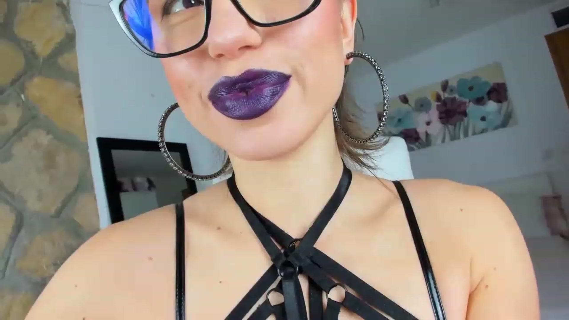 Gallery image thumbnail from AnnasCloset's myfreecams stream on, 11/20/2022, 24:24 image 17 of 20