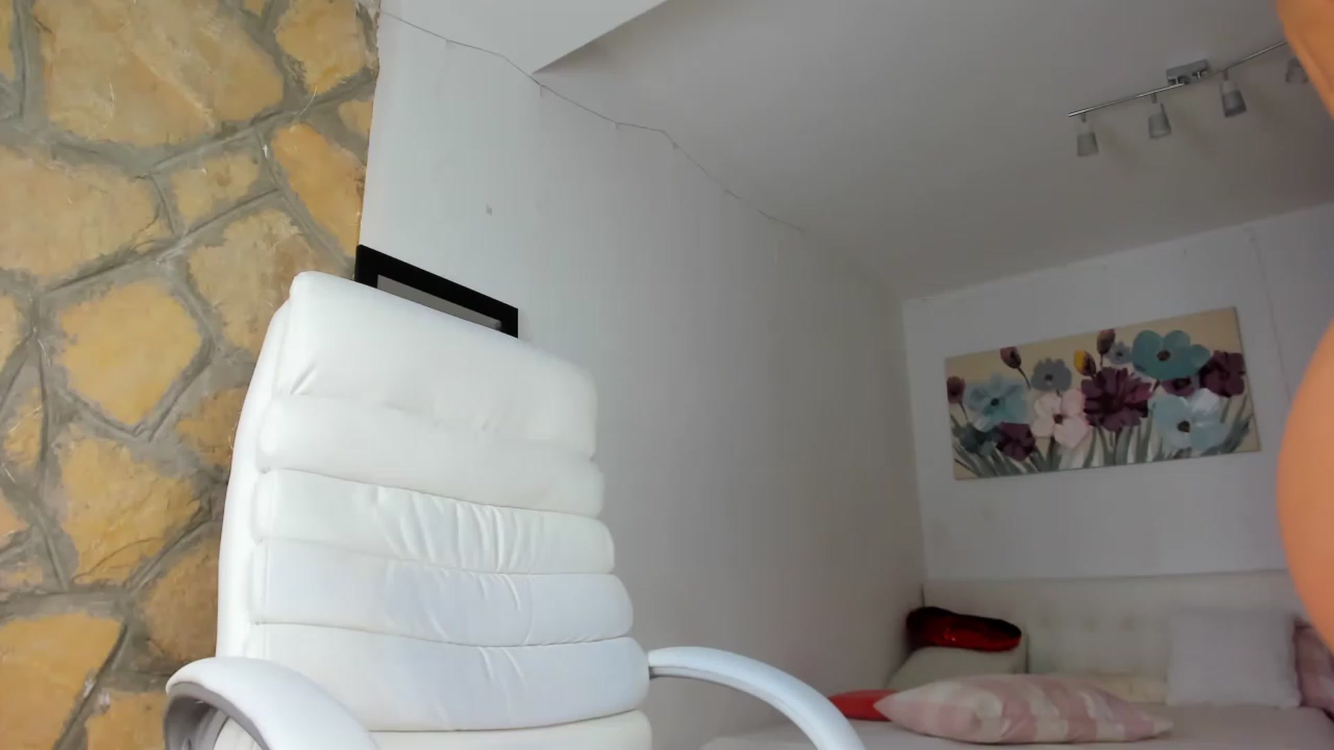 Gallery image thumbnail from AnnasCloset's myfreecams stream on, 11/20/2022, 01:37 image 12 of 20