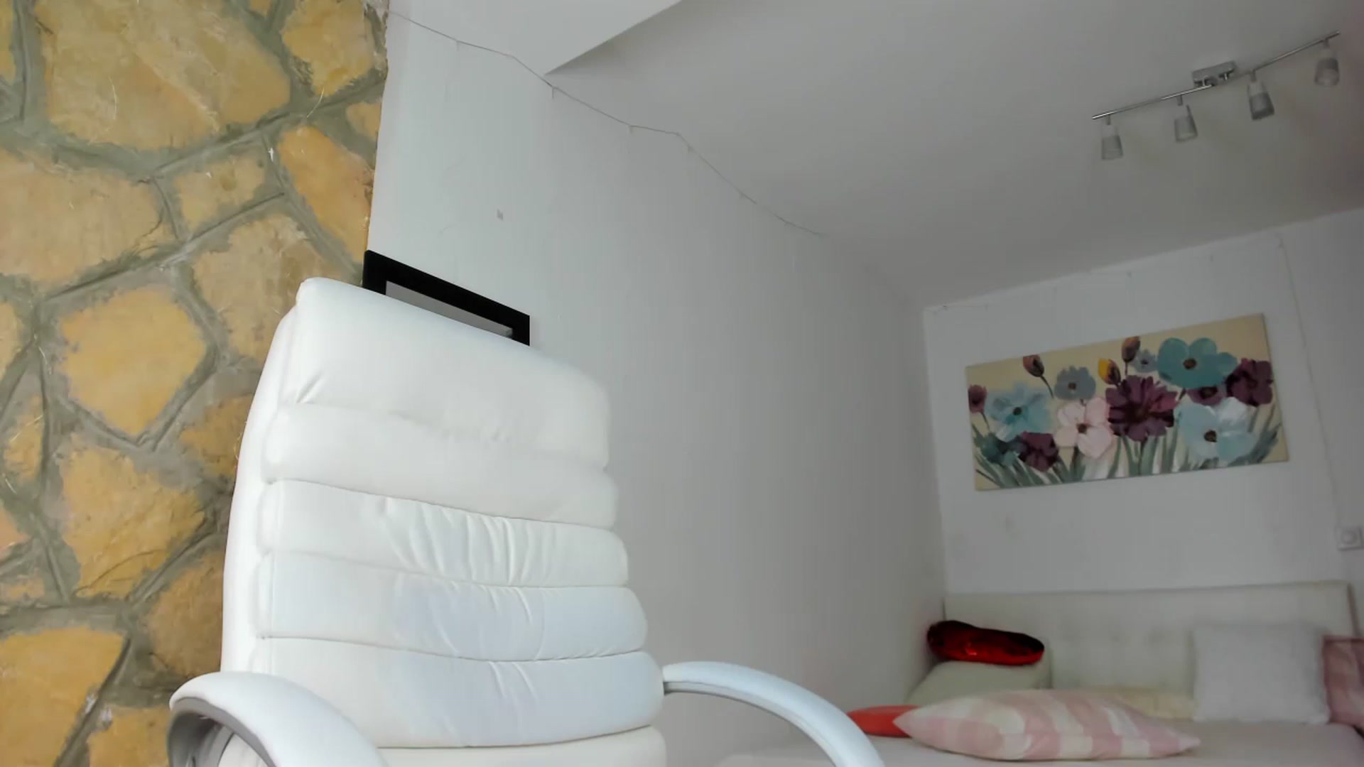 Gallery image thumbnail from AnnasCloset's myfreecams stream on, 11/20/2022, 01:37 image 13 of 20