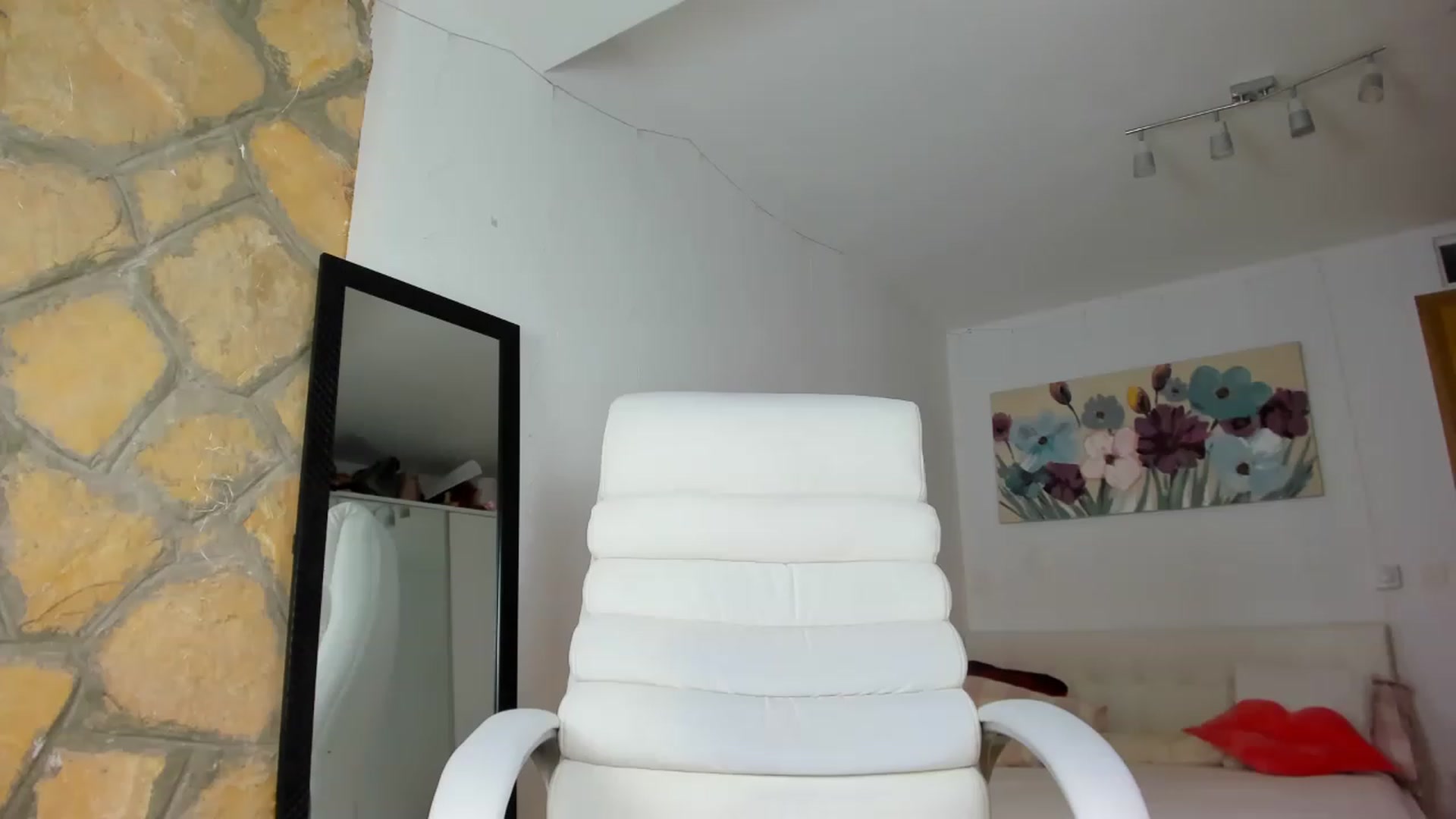 Gallery image thumbnail from AnnasCloset's myfreecams stream on, 11/25/2022, 24:33 image 1 of 20