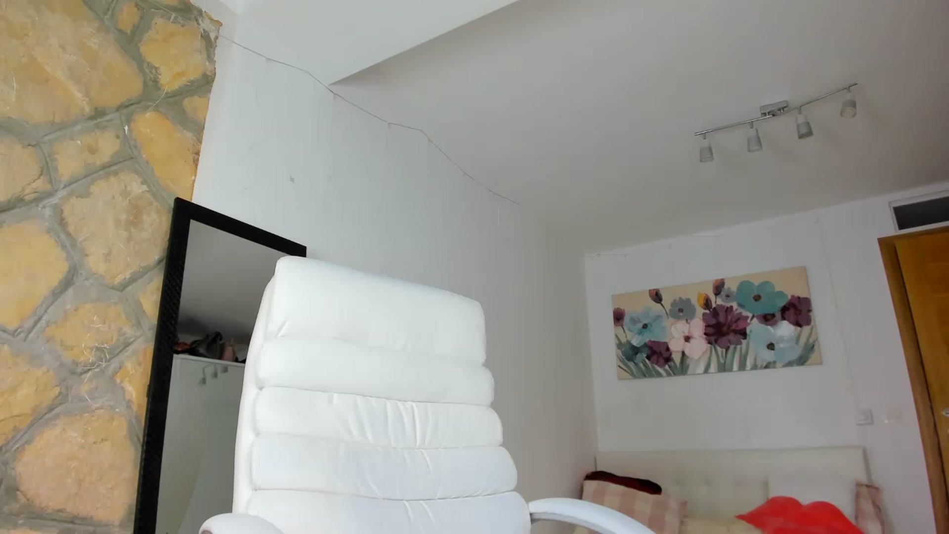 Gallery image thumbnail from AnnasCloset's myfreecams stream on, 11/25/2022, 24:33 image 17 of 20