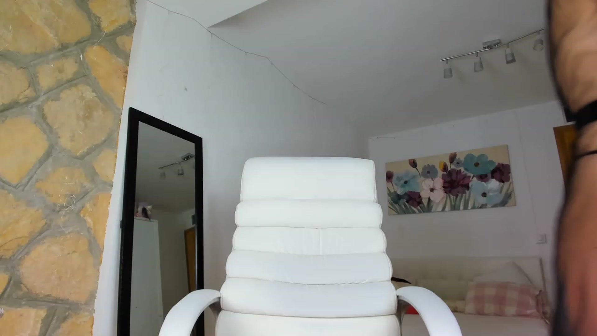 Gallery image thumbnail from AnnasCloset's myfreecams stream on, 12/07/2022, 22:44 image 8 of 20