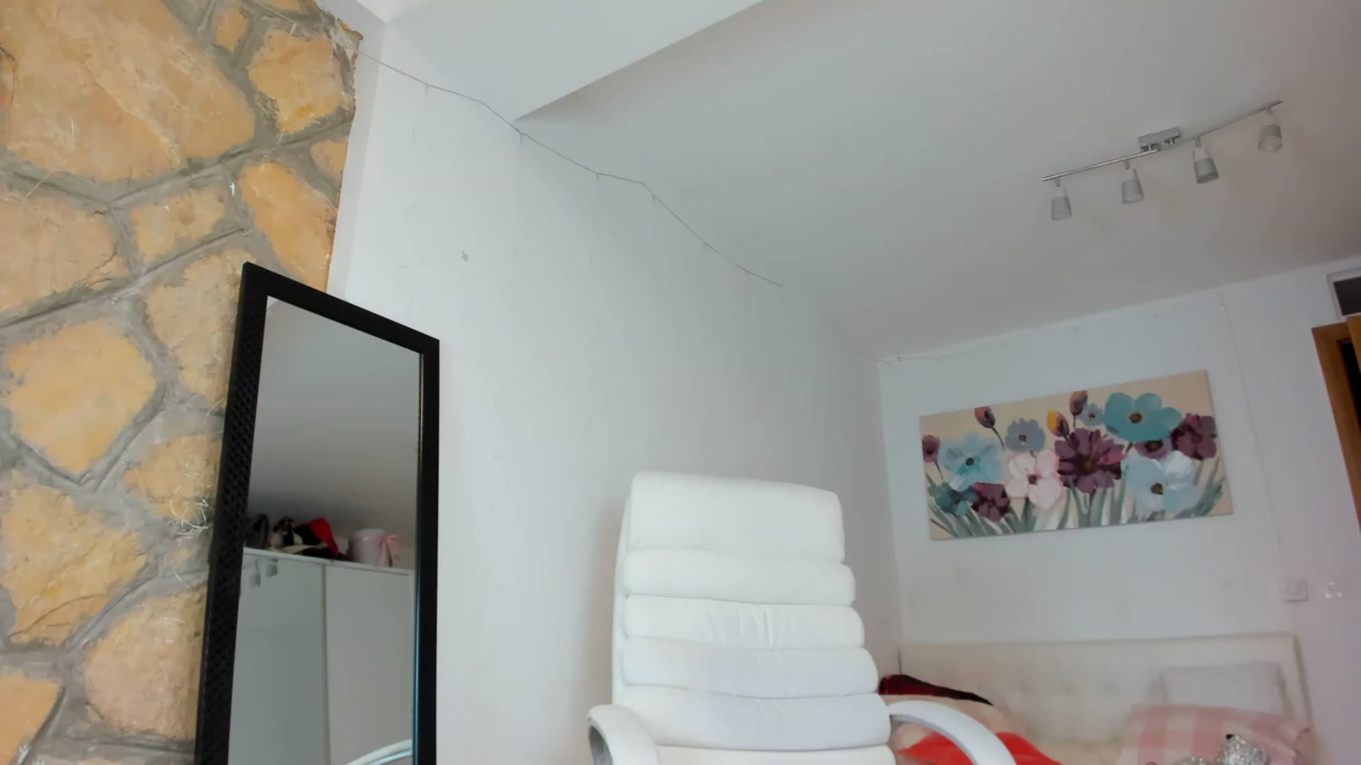 Gallery image thumbnail from AnnasCloset's myfreecams stream on, 12/17/2022, 02:01 image 11 of 20