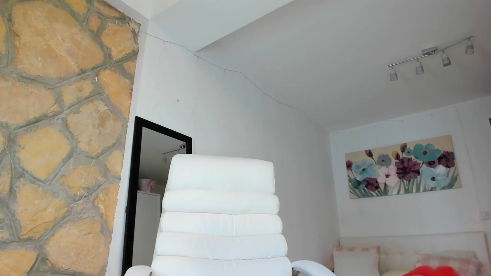 Gallery image thumbnail from AnnasCloset's myfreecams stream on, 12/25/2022, 24:01 image 16 of 20