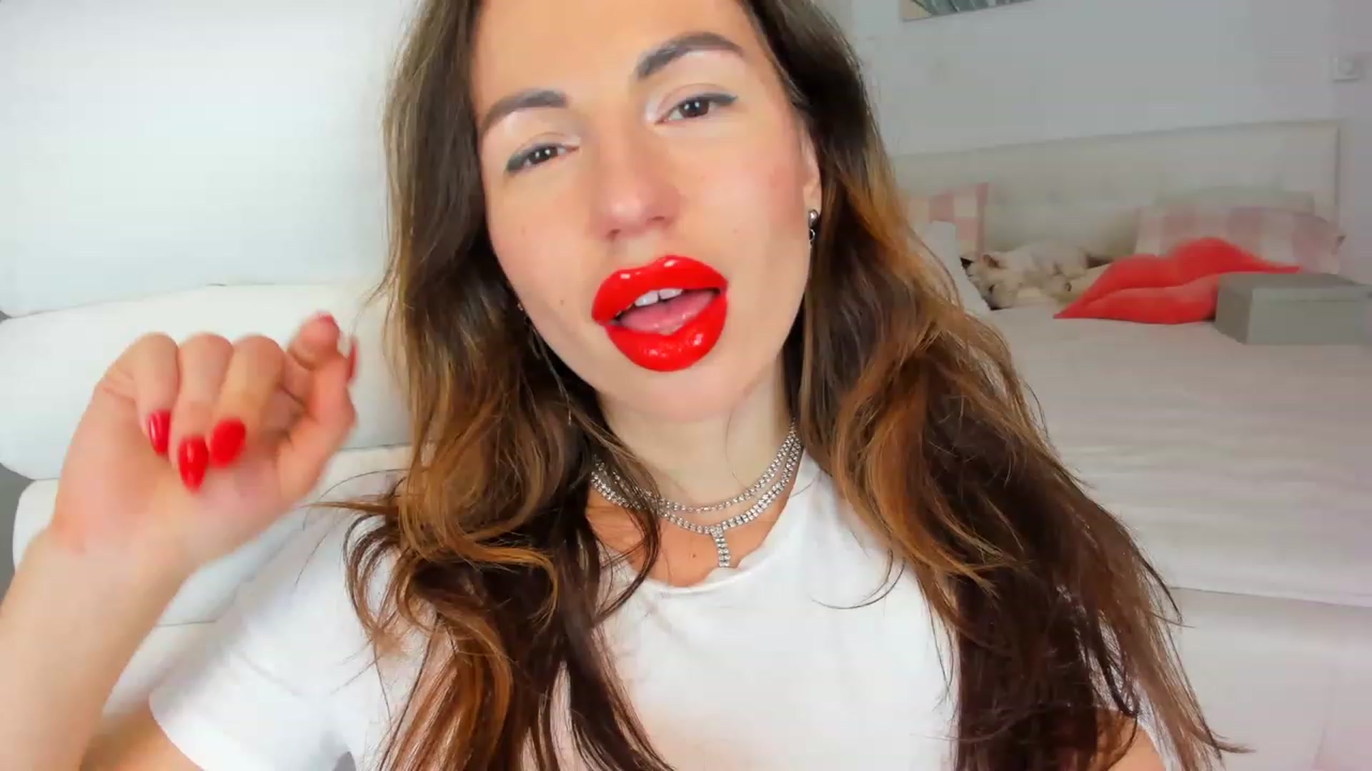 Gallery image thumbnail from AnnasCloset's myfreecams stream on, 12/26/2022, 07:55 image 6 of 20