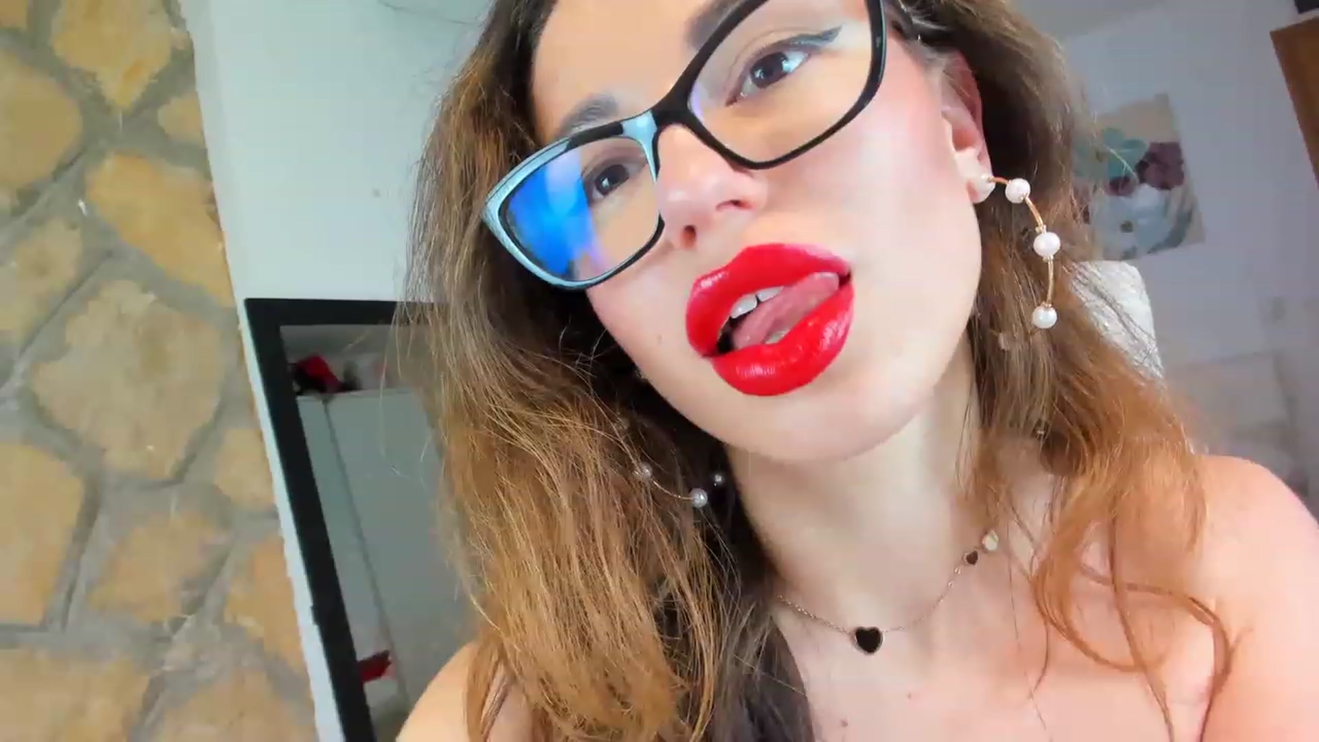 Gallery image thumbnail from AnnasCloset's myfreecams stream on, 12/29/2022, 05:30 image 8 of 20