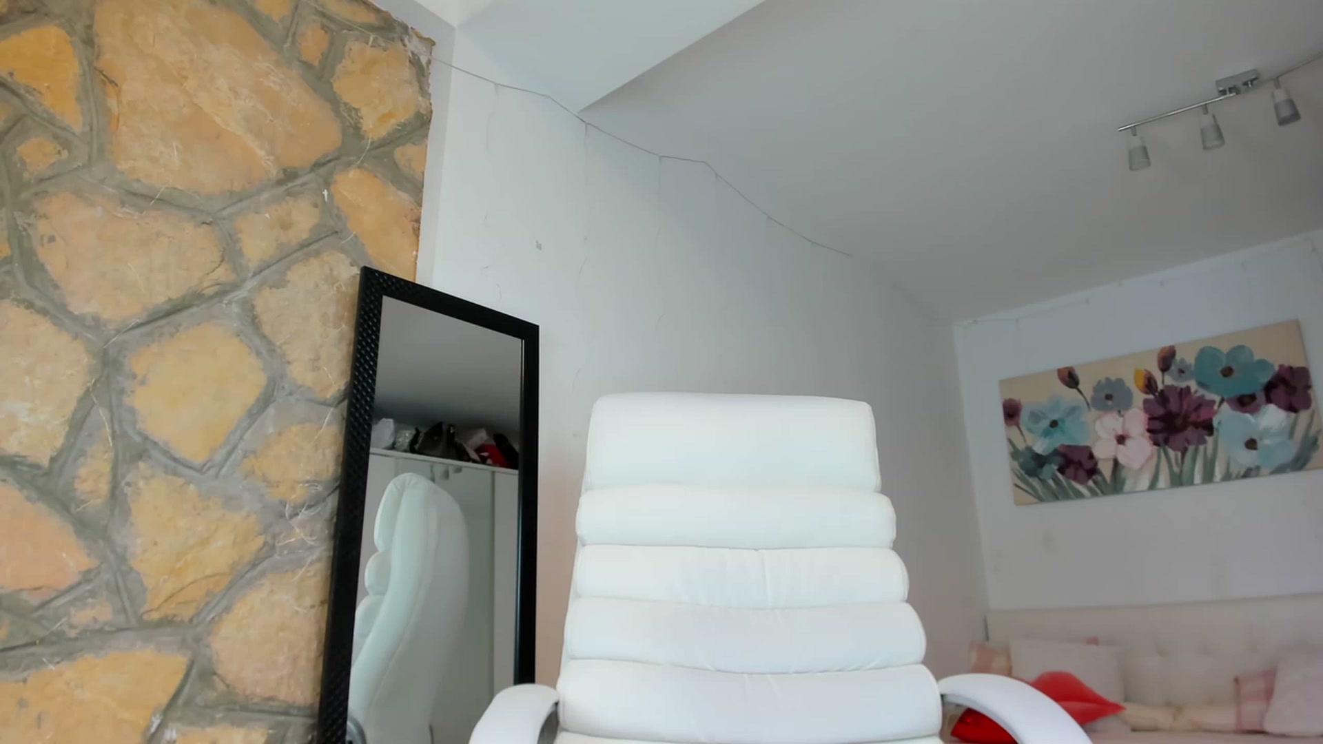 Gallery image thumbnail from AnnasCloset's myfreecams stream on, 01/10/2023, 24:54 image 17 of 20