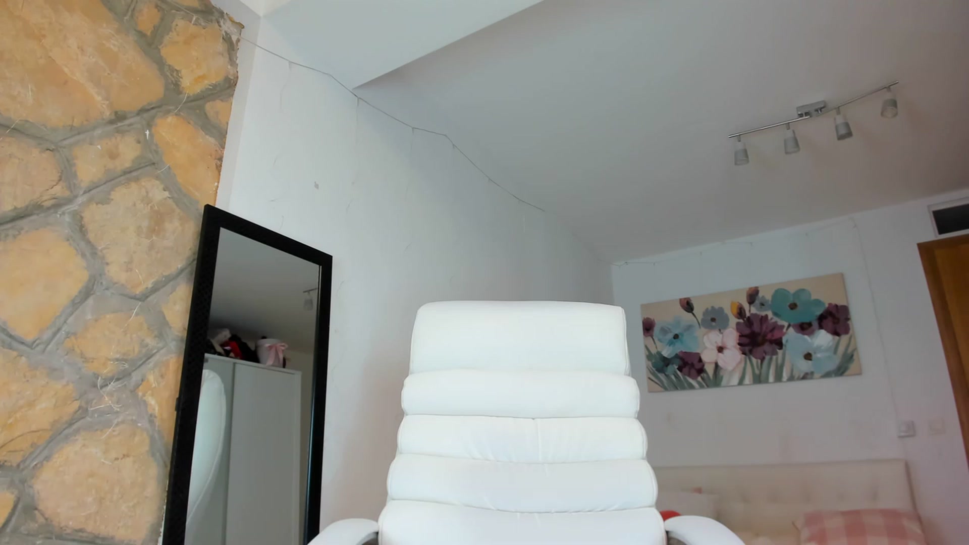 Gallery image thumbnail from AnnasCloset's myfreecams stream on, 01/16/2023, 01:48 image 12 of 20