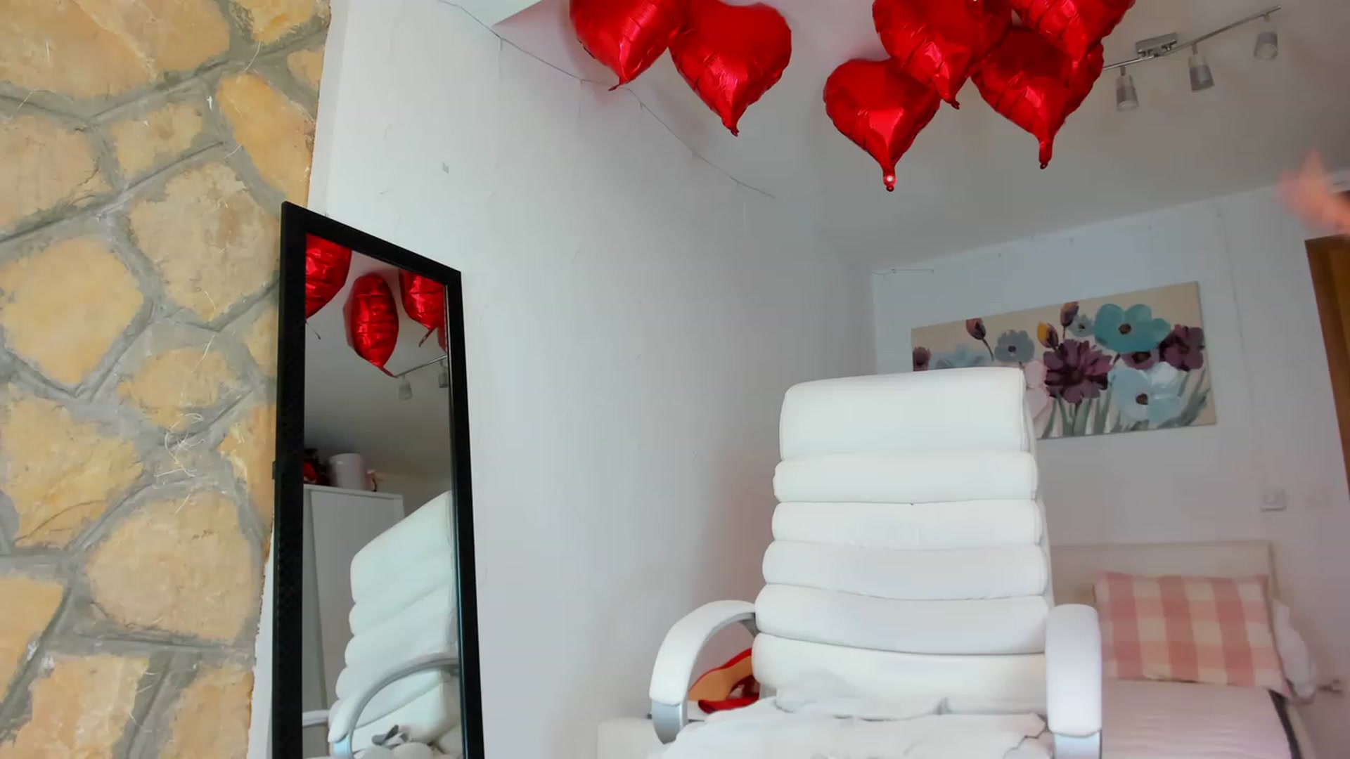 Gallery image thumbnail from AnnasCloset's myfreecams stream on, 02/06/2023, 24:01 image 10 of 20