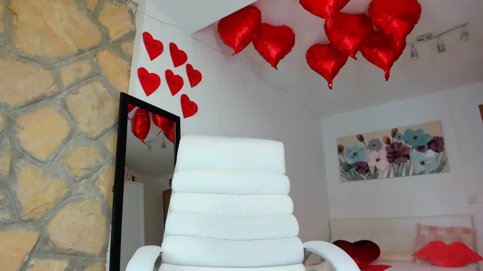Gallery image thumbnail from AnnasCloset's myfreecams stream on, 02/13/2023, 01:00 image 1 of 20