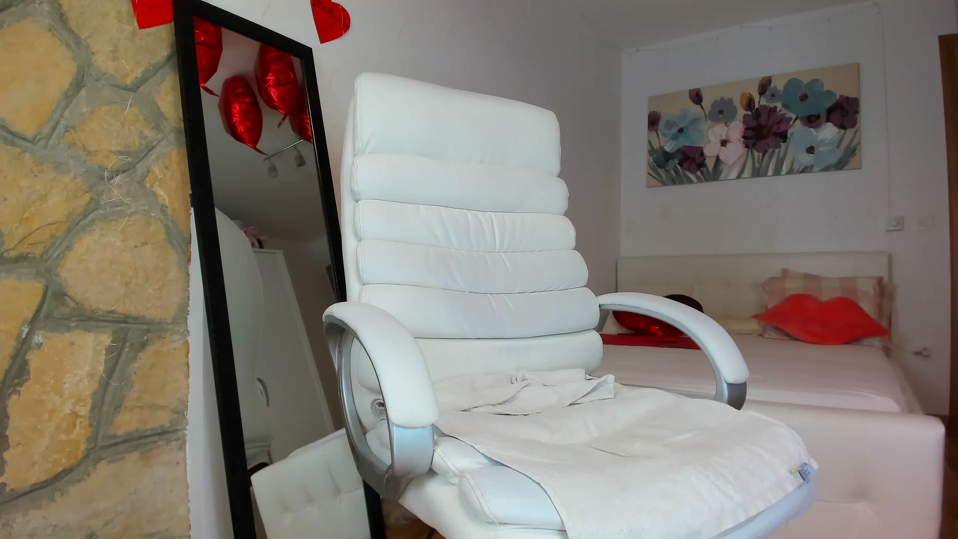 Gallery image thumbnail from AnnasCloset's myfreecams stream on, 02/16/2023, 24:21 image 20 of 20