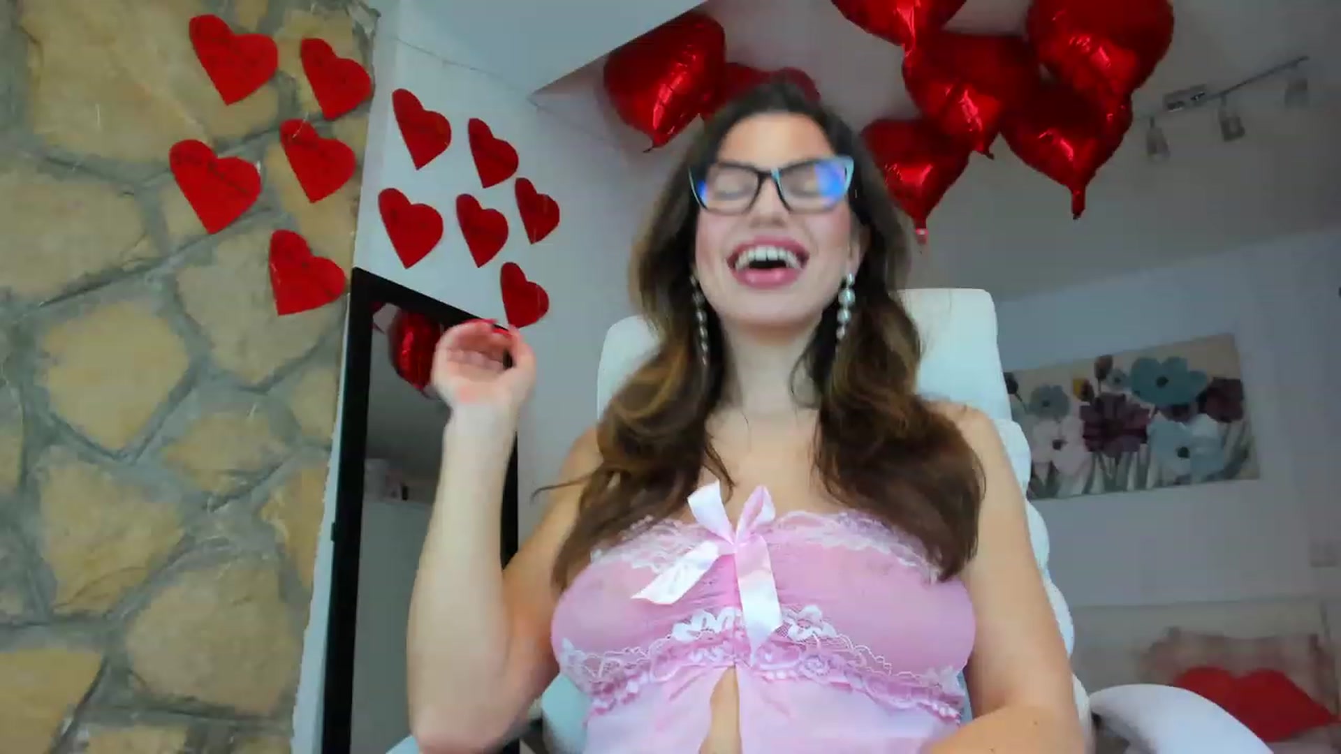 Gallery image thumbnail from AnnasCloset's myfreecams stream on, 02/16/2023, 24:21 image 8 of 20