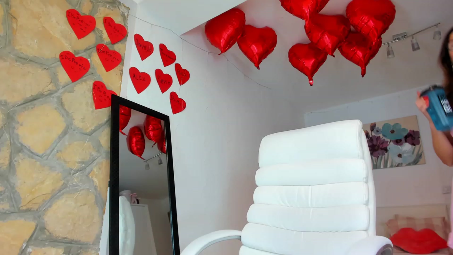 Gallery image thumbnail from AnnasCloset's myfreecams stream on, 02/16/2023, 02:54 image 14 of 20