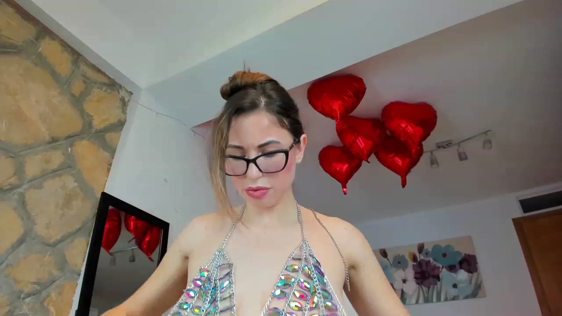 Gallery image thumbnail from AnnasCloset's myfreecams stream on, 02/19/2023, 24:04 image 16 of 20