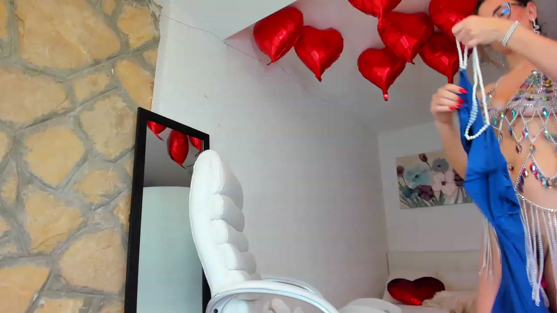 Gallery image thumbnail from AnnasCloset's myfreecams stream on, 02/19/2023, 02:30 image 13 of 20