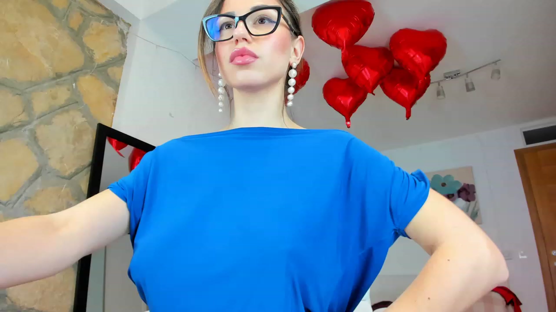 Gallery image thumbnail from AnnasCloset's myfreecams stream on, 02/19/2023, 02:45 image 2 of 20
