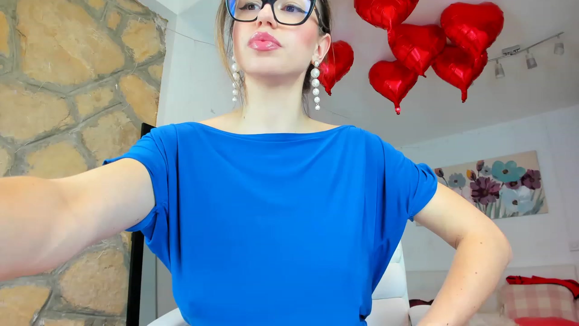 Gallery image thumbnail from AnnasCloset's myfreecams stream on, 02/19/2023, 02:45 image 10 of 20