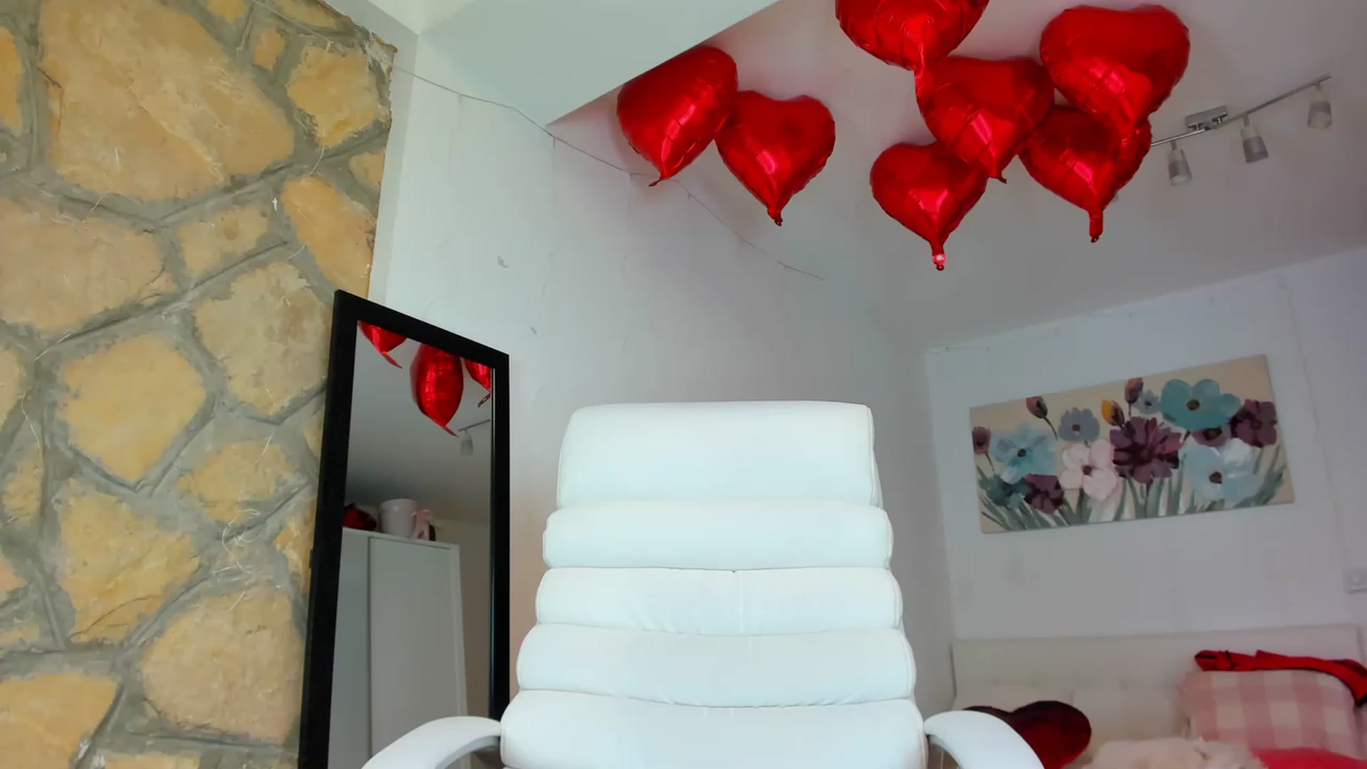 Gallery image thumbnail from AnnasCloset's myfreecams stream on, 02/19/2023, 02:45 image 15 of 20