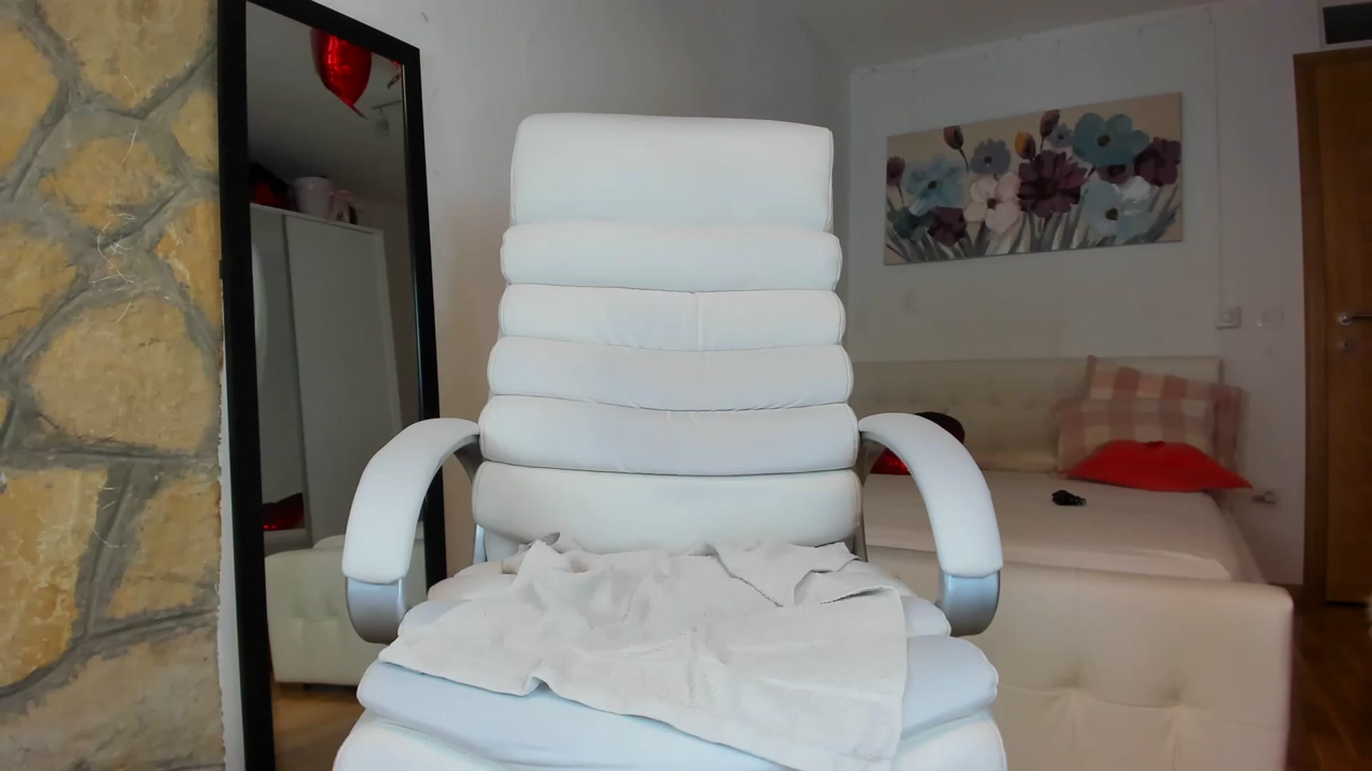 Gallery image thumbnail from AnnasCloset's myfreecams stream on, 02/24/2023, 03:15 image 15 of 20