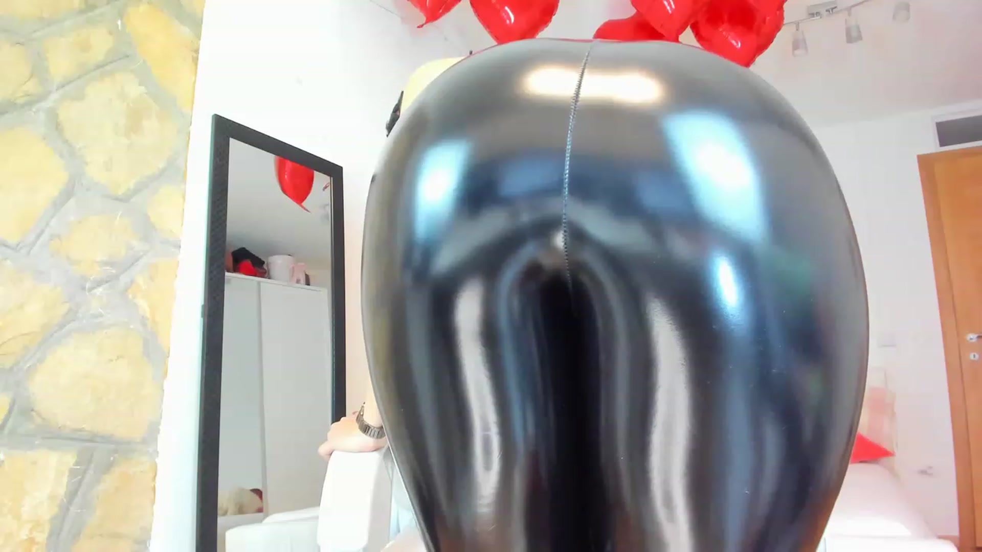 Gallery image thumbnail from AnnasCloset's myfreecams stream on, 02/25/2023, 23:48 image 12 of 20