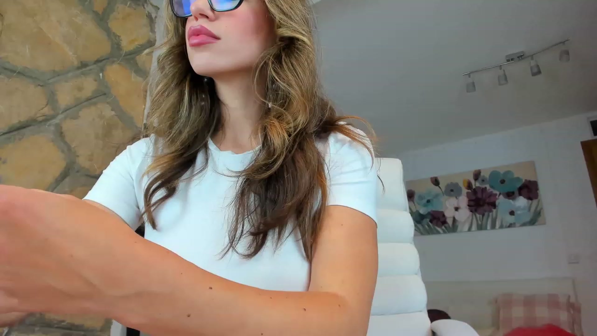 Gallery image thumbnail from AnnasCloset's myfreecams stream on, 03/22/2023, 03:24 image 9 of 20
