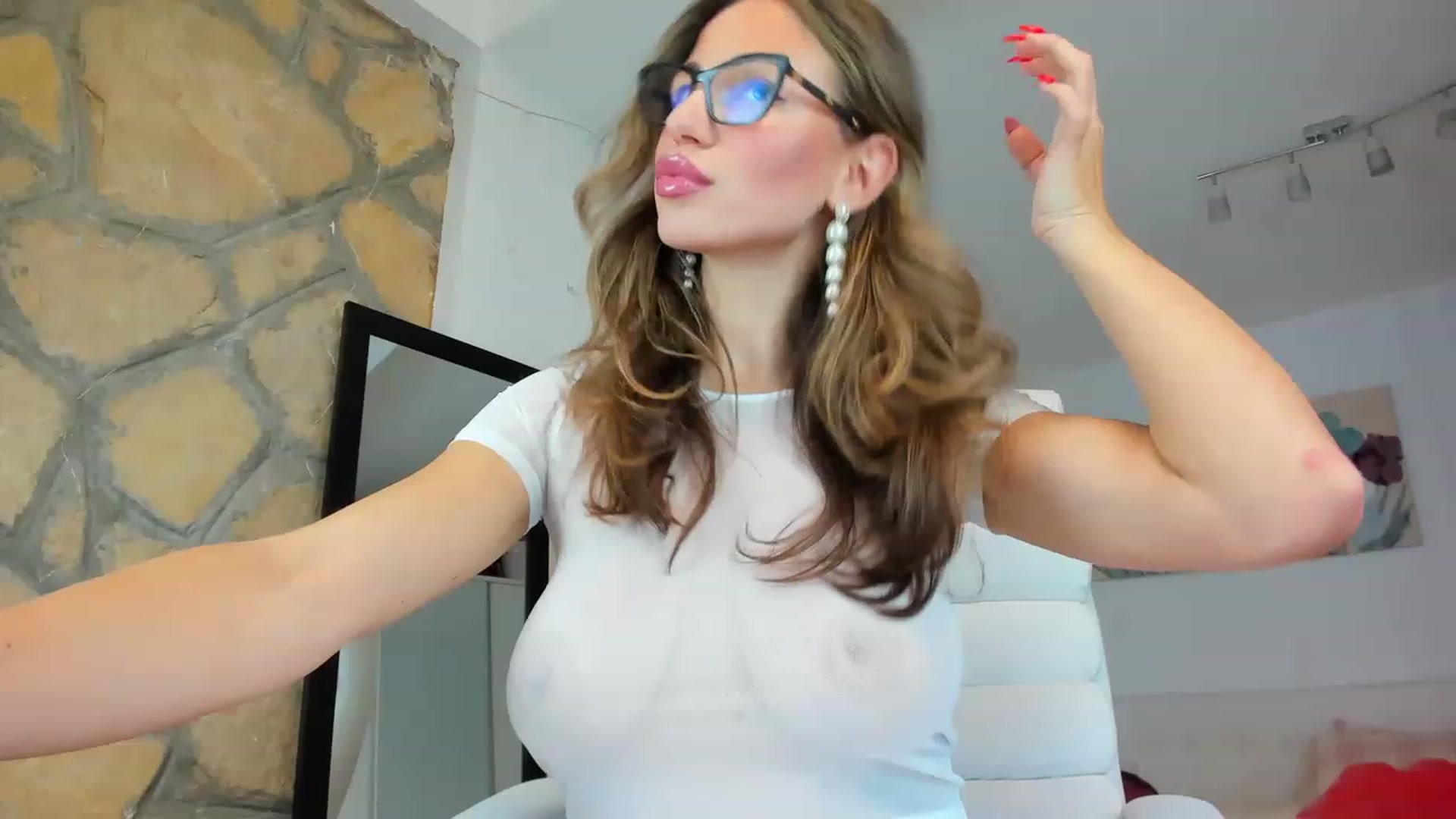 Gallery image thumbnail from AnnasCloset's myfreecams stream on, 03/27/2023, 23:01 image 3 of 20