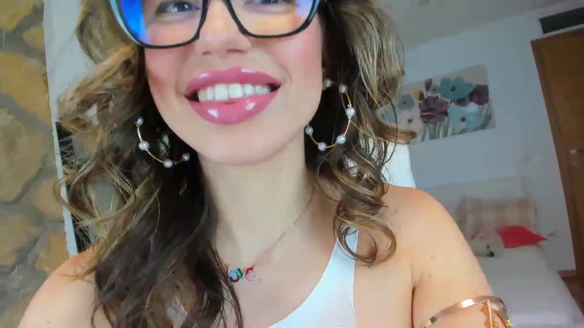 Gallery image thumbnail from AnnasCloset's myfreecams stream on, 03/30/2023, 23:44 image 6 of 20
