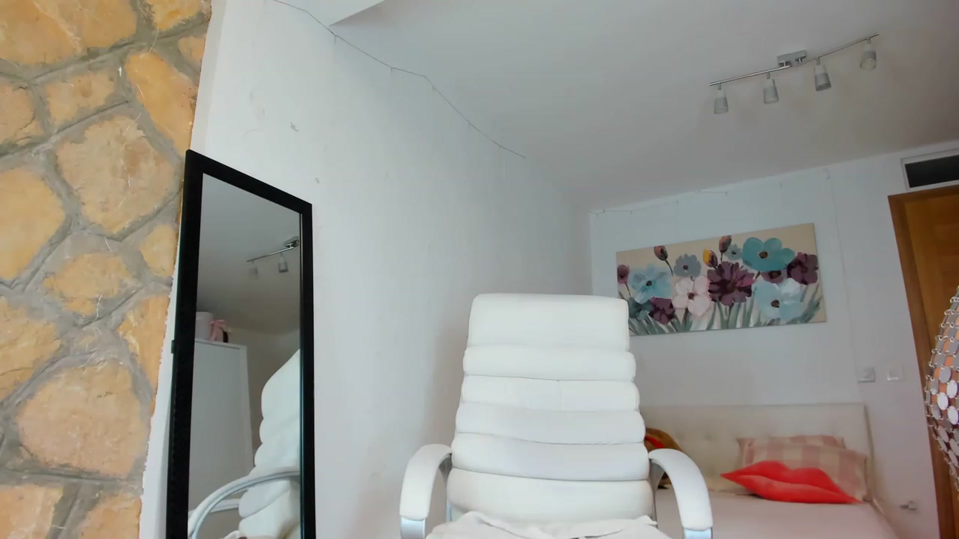 Gallery image thumbnail from AnnasCloset's myfreecams stream on, 04/05/2023, 02:16 image 14 of 20