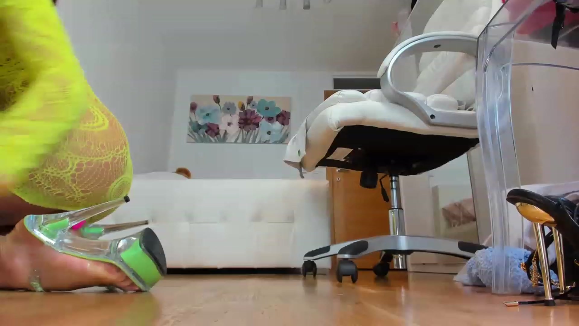 Gallery image thumbnail from AnnasCloset's myfreecams stream on, 04/09/2023, 22:04 image 14 of 20