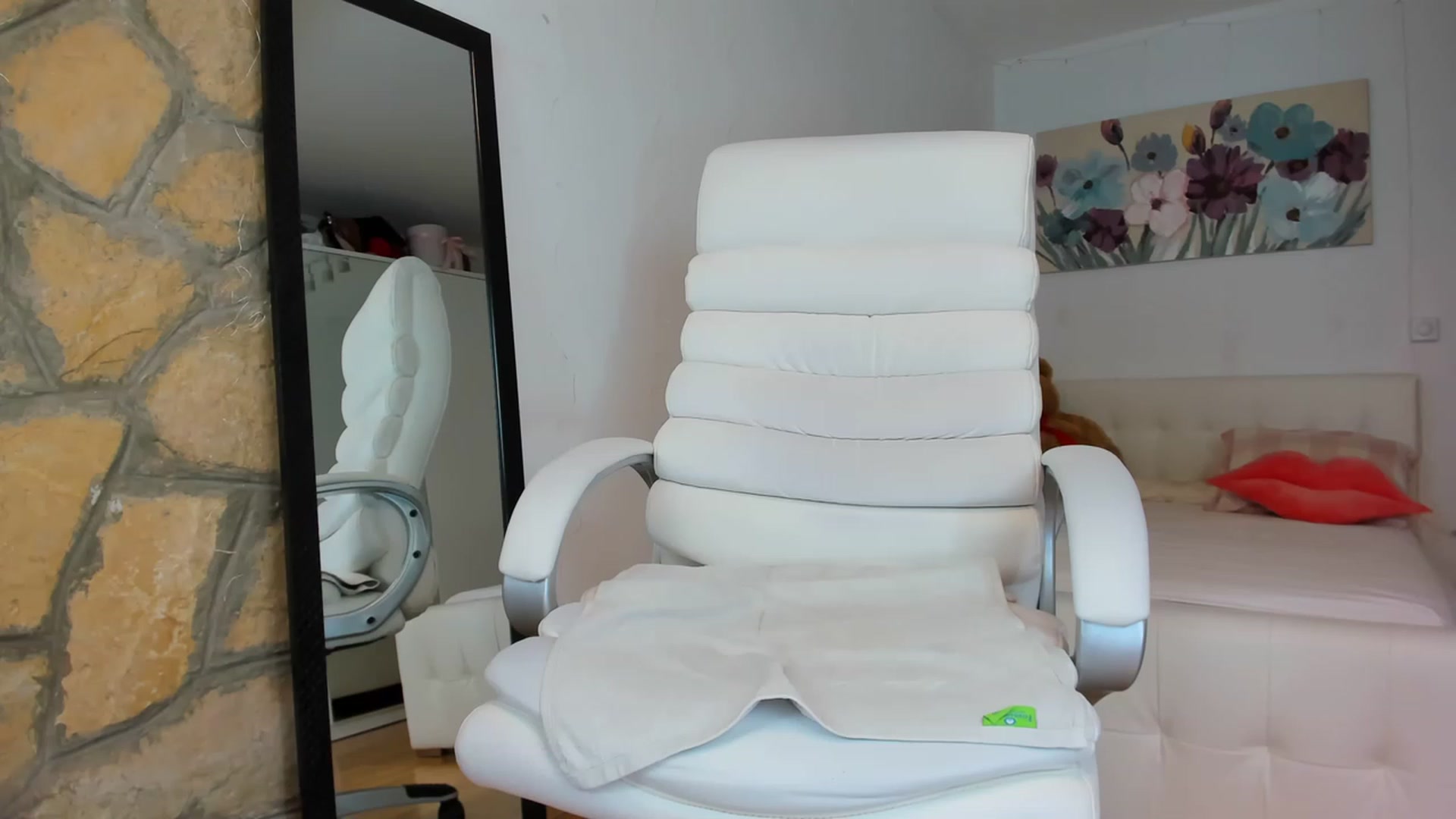 Gallery image thumbnail from AnnasCloset's myfreecams stream on, 04/10/2023, 09:04 image 5 of 20