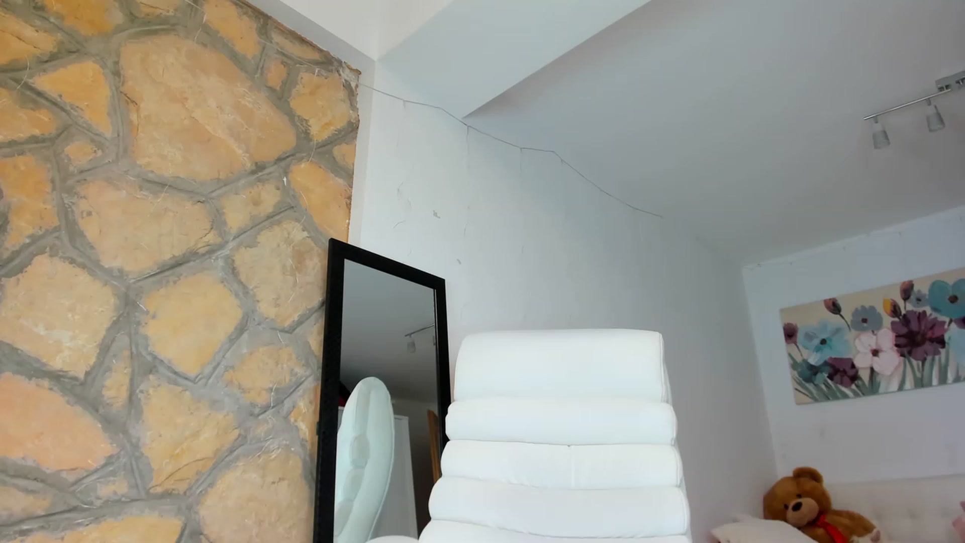 Gallery image thumbnail from AnnasCloset's myfreecams stream on, 04/13/2023, 24:41 image 17 of 20