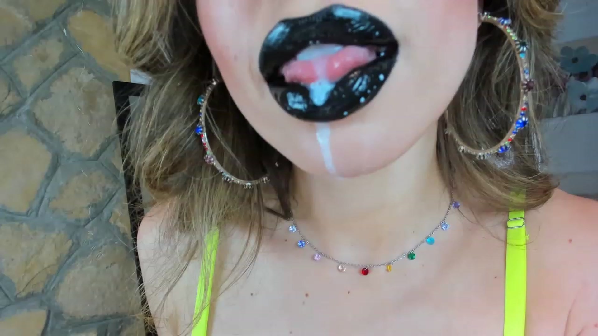 Gallery image thumbnail from AnnasCloset's myfreecams stream on, 04/17/2023, 01:15 image 6 of 20