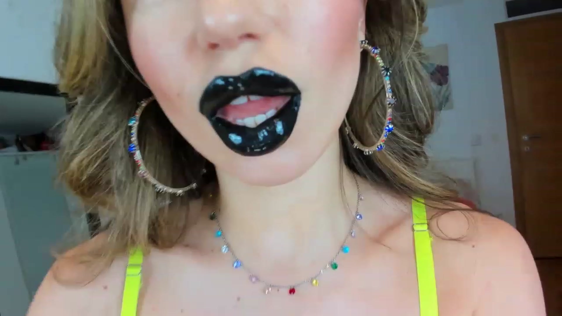 Gallery image thumbnail from AnnasCloset's myfreecams stream on, 04/17/2023, 01:15 image 2 of 20