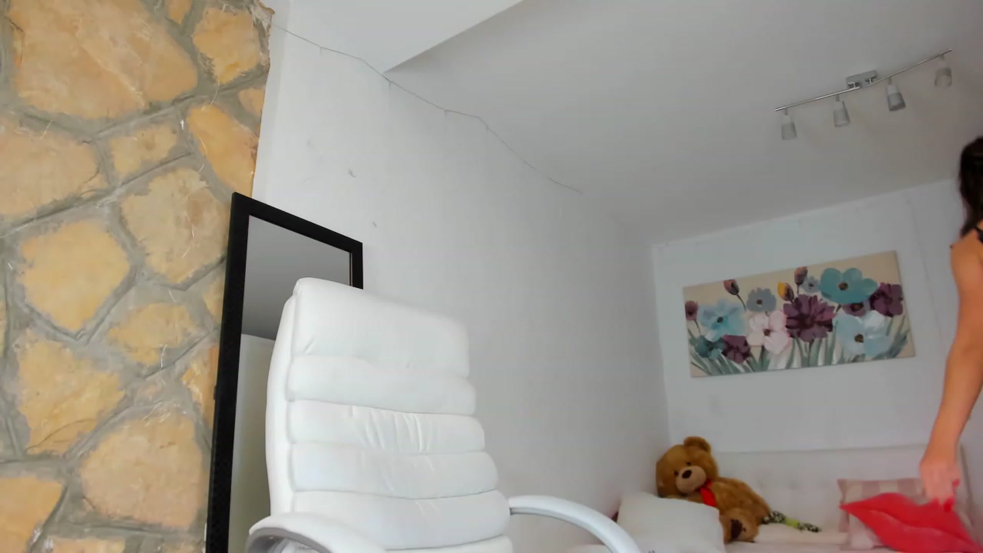 Gallery image thumbnail from AnnasCloset's myfreecams stream on, 04/17/2023, 01:15 image 15 of 20
