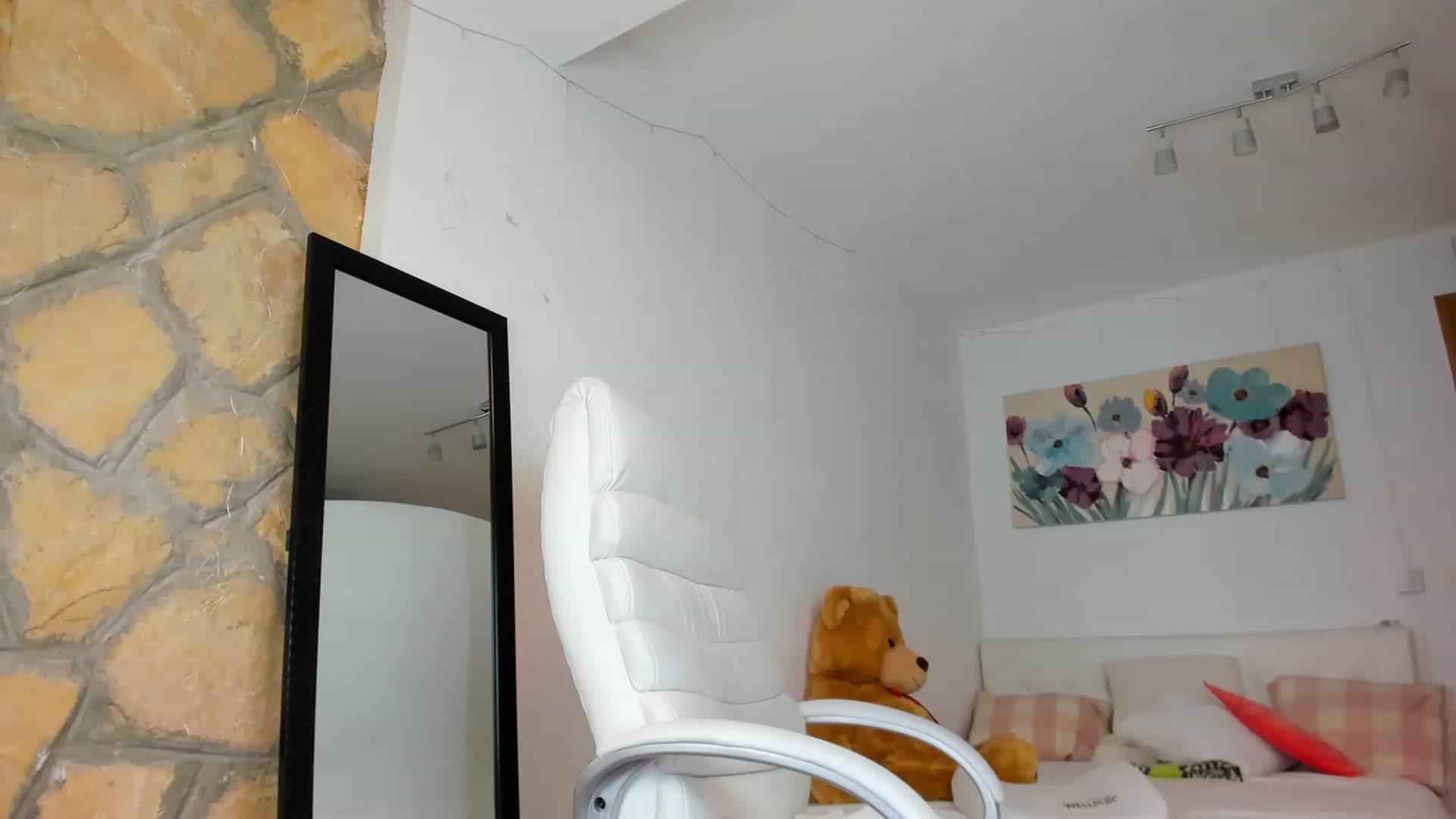 Gallery image thumbnail from AnnasCloset's myfreecams stream on, 05/15/2023, 03:40 image 14 of 20