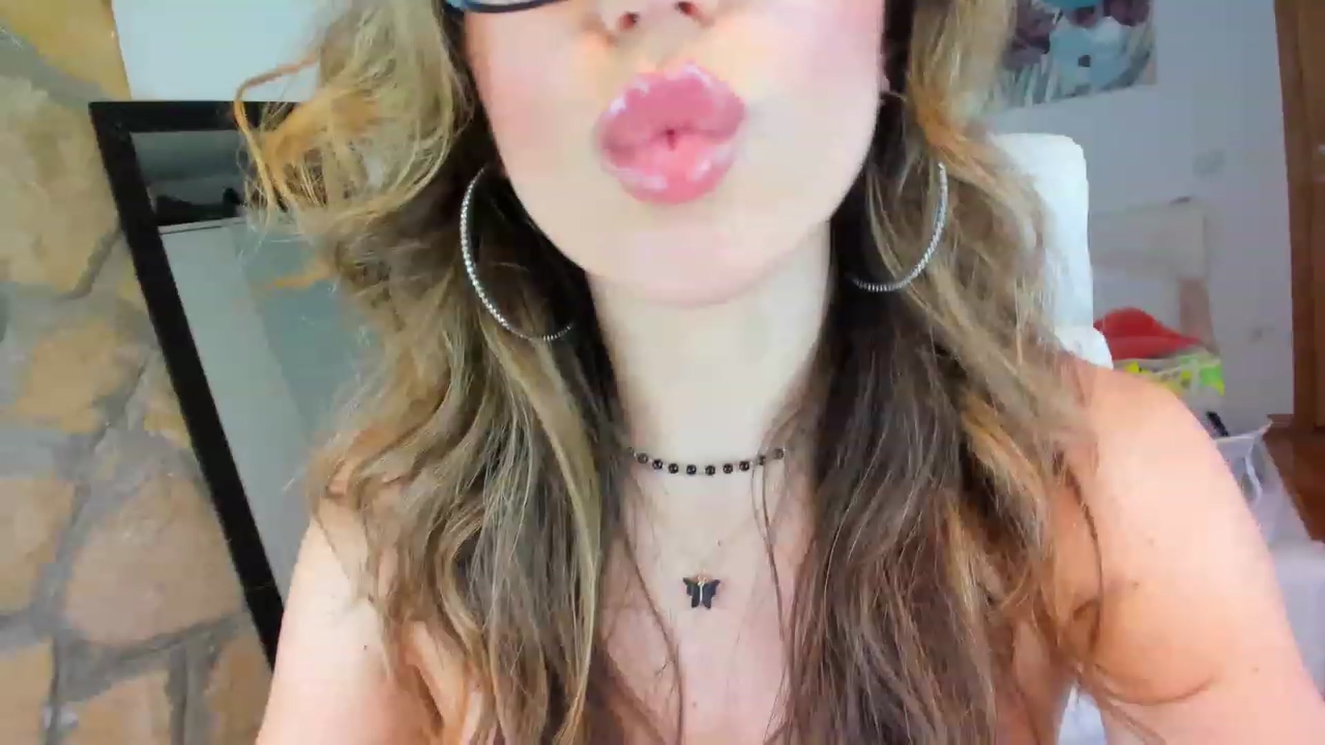 Gallery image thumbnail from AnnasCloset's myfreecams stream on, 05/20/2023, 02:30 image 15 of 20